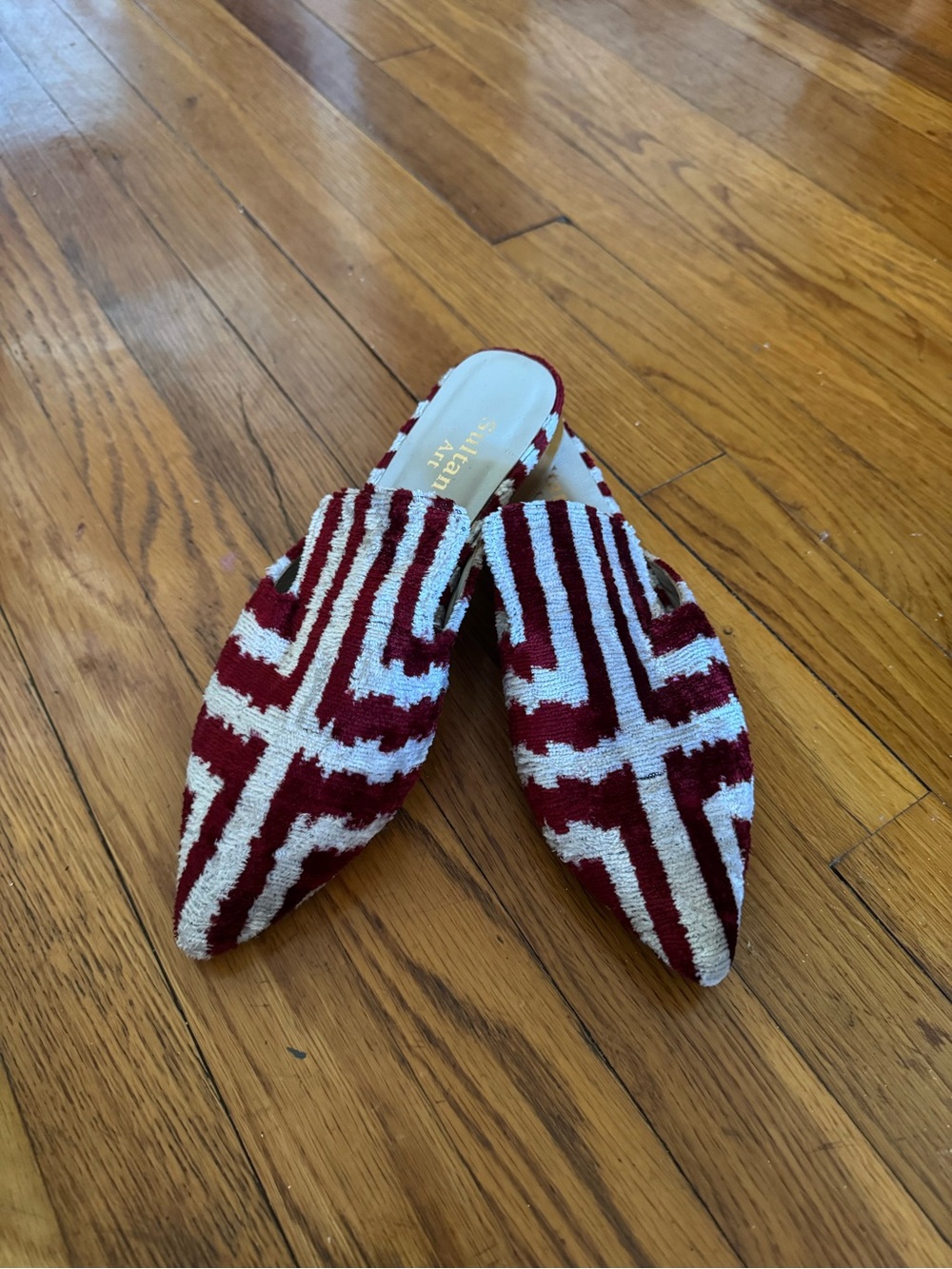 Sultán-i Art ikat silk velvet slip ons
